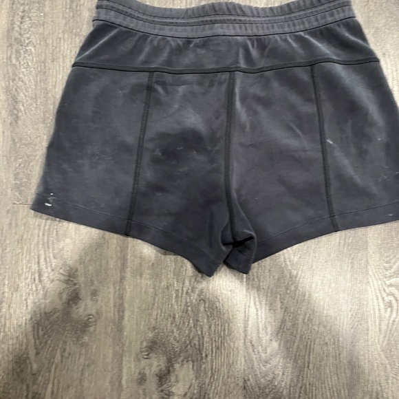 Lululemon shorts, Size 8, Colour Black - Picture 4 of 4